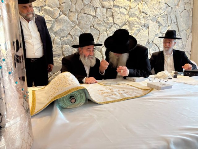 כתיבת ספר תורה לעי"נ רבי אליהו אסולין זל. א' מיכאלי