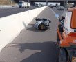 סמוך למחלף אשדוד: רוכב קטנוע נפצע בינוני בתאונה עם משאית