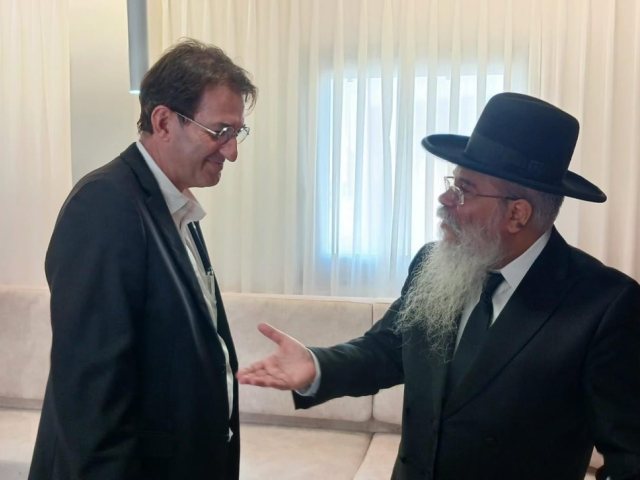 חכ בועז ביסמוט עם הרב מוגרבי. א' מיכאלי