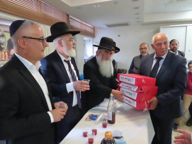 מעמד המכירה עם גבי כנפו