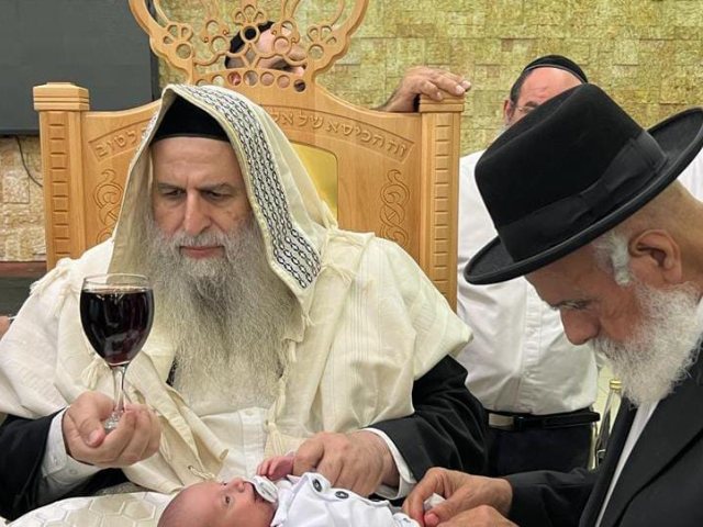 הגקש מחפוד בברית היום. א מיכאלי