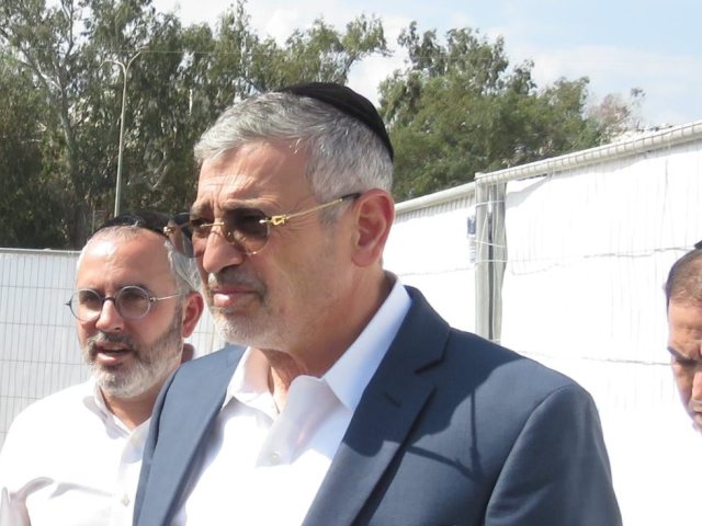 יהודה אבידן. מ' מיכאלי