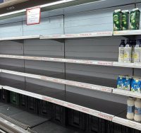 מדפי החלב ריקים בסניף יוחננוף באשדוד