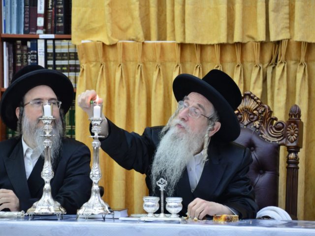 האדמור ממעליץ בשמחה. יוסי לוי