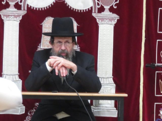 האדמור מסטוטשין בעיר. מ. מיכאלי