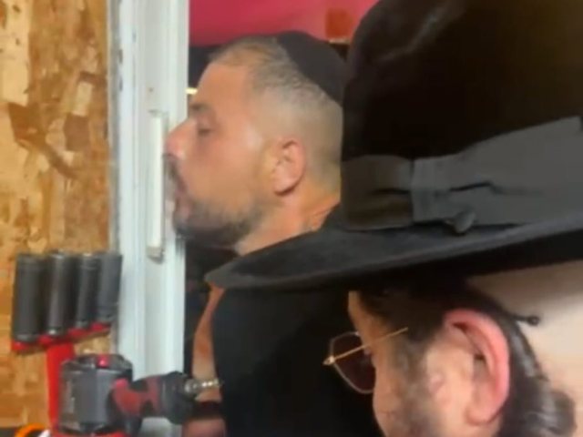 חנוכת הפנצריה החרדית. מ' מיכאלי