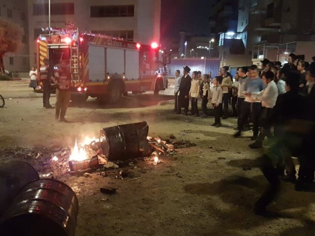 מדורה שהוצתה בידי ילדים ברובע ז'. א' מיכאלי