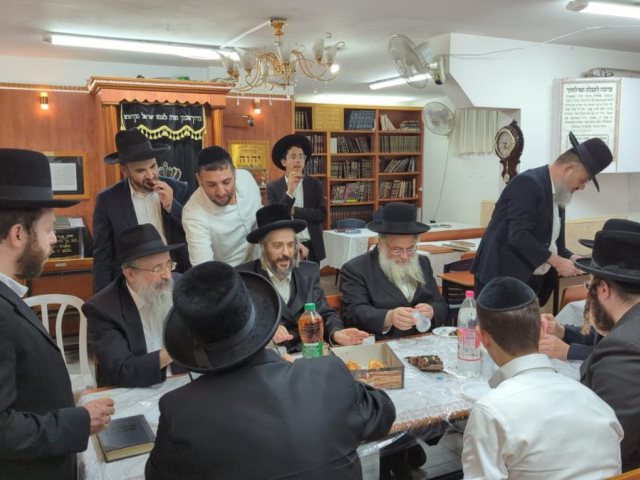 הילולת המקור ברוך בקהל יראים. קירה
