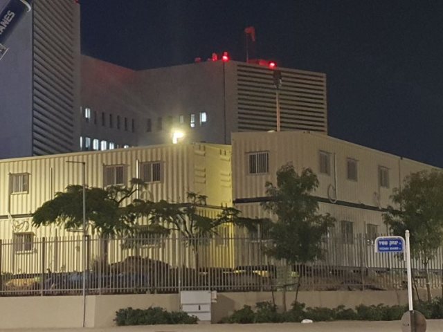בנין צמח בין לילה. מבנה ההנהלה העראי