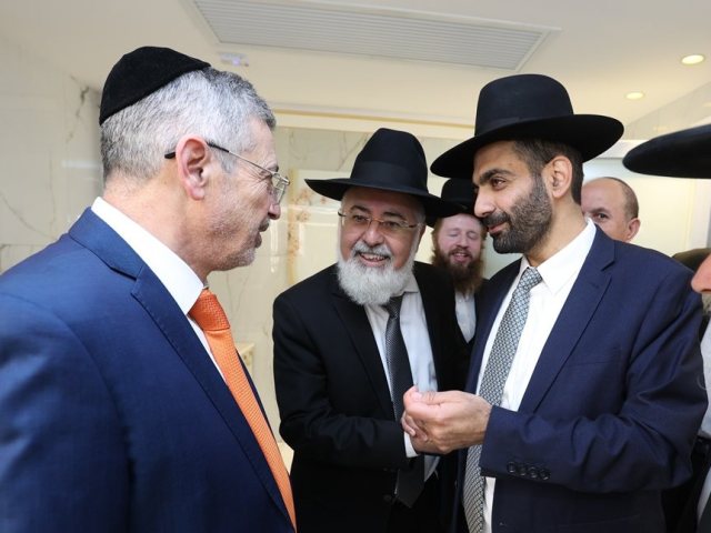 הרב דהן עם השר מלכיאלי. א' מיכאלי