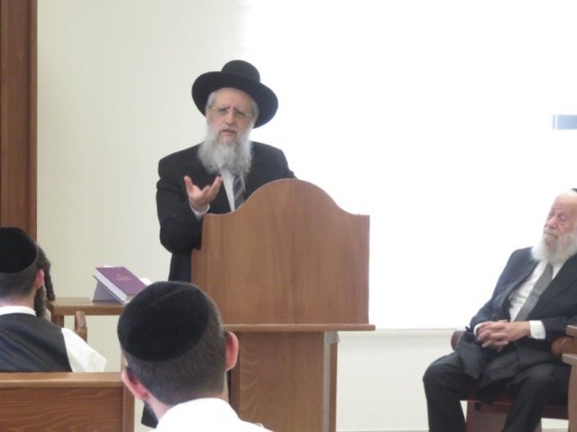 הגאון רבי דוד יוסף שליטא בעיר. ש' יצחקי