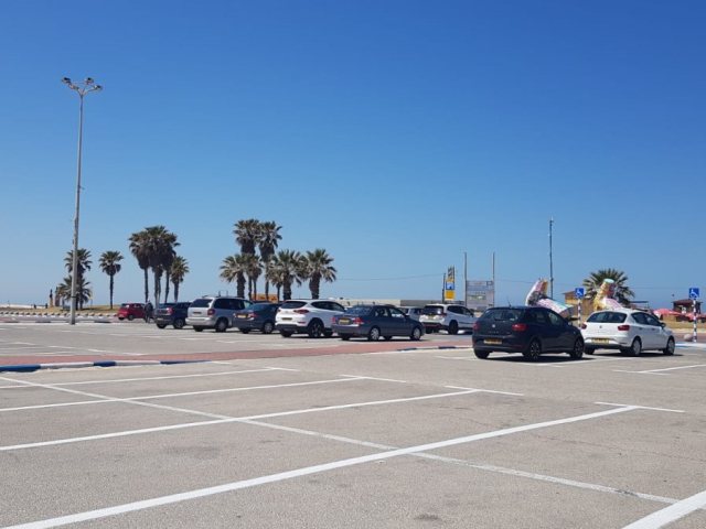 מתחם חנייה בחוף אשדוד. צילום: עופר אשטוקר