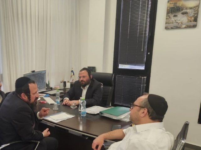 הרב טננהויז עם ממוני התחבורה