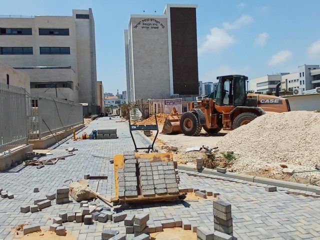 עבודות הפיתוח סביב ביהכ כנסת ישראל. מ. מיכאלי