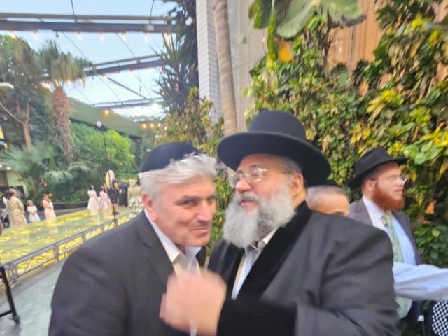 אבי אמסלם עם בנו ממשיך דרכו של רבי יורם זצל. המרכז למורשת
