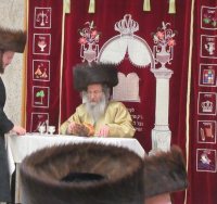מלווה מלכה עם רבי אלימלך בידרמן. א' מיכאלי