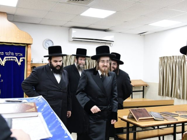 האדמור מסאדיגורה שליטא בעיר. יוסי לוי
