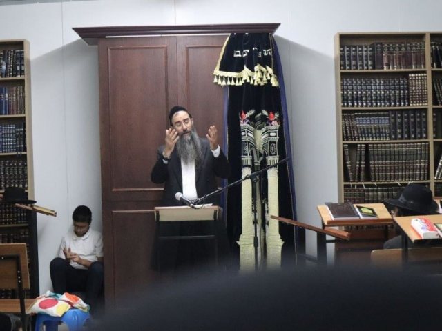הגרחז קצין בבית המדרש המרכזי. מ. מיכאלי