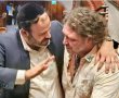 מרגש: הח"כ האשדודי מתחבק עם הלומי הקרב
