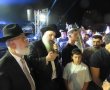 עם 26 ספרי תורה ברחובה של עיר: ההקפות השניות שהבעירו את הסיטי (וידאו)