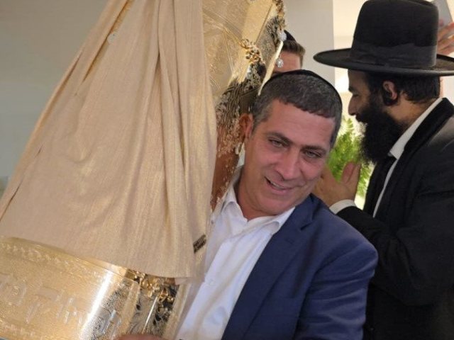 אורן שמחי. אלמלם