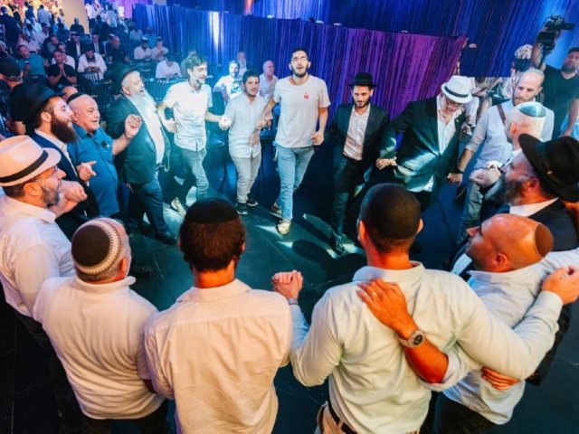 ג תמוז במרכז אור מנחם. ויטלי חיימוב