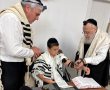 לרגל שמחת בר המצווה: בן הממ"ק ויו"ר ש"ס באשדוד הניח תפילין אצל הראשל"צ