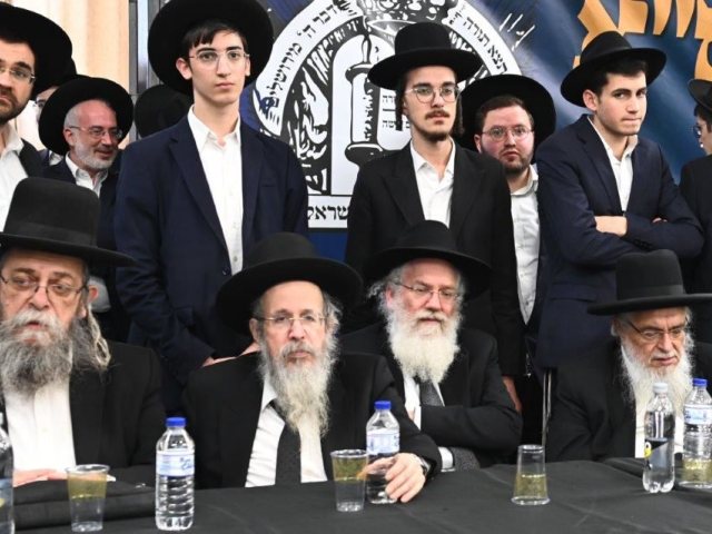 הגריב שרייבר בכנס. שוקי לרר