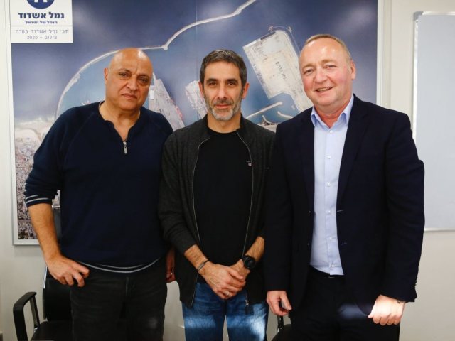 החתימה בנמל אשדוד. טבל טולצינסקי