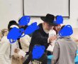 בבי"ס "מעלות אשדוד": יו"ר המועה"ד חילק סידורים וריגש את התלמידים