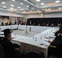 רבני ואדמורי העיר בכנס נגד הגיוס. א' מיכאלי