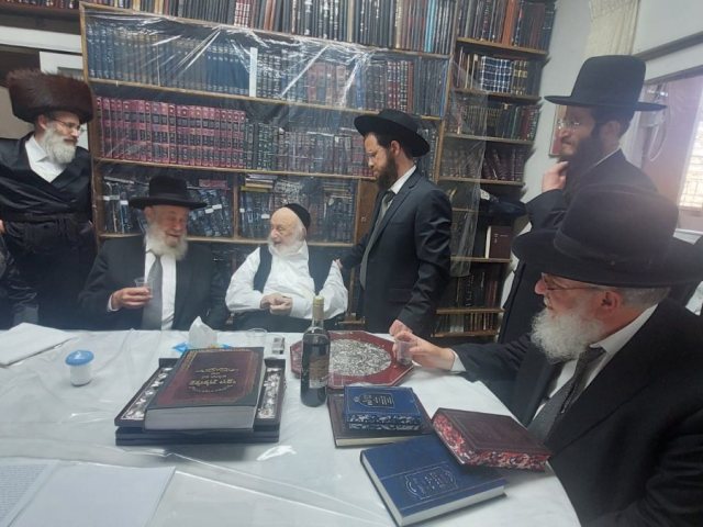 הגרי שיינין אצל הגרבד פוברסקי. המצלם