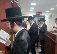 האדמור מווישאווא בסליחות. א' מיכאלי