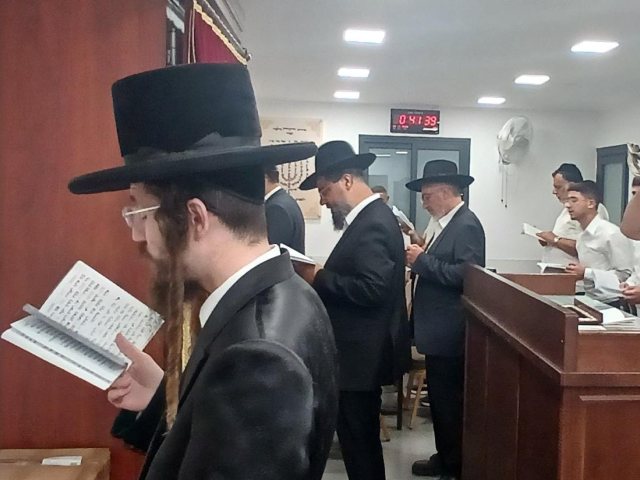 האדמור מווישאווא בסליחות. א' מיכאלי