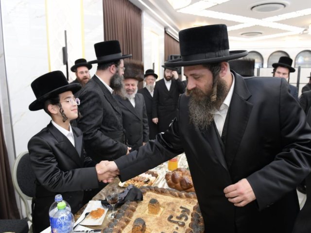 היועץ חגג. הקהילה שמחה. צילום: מאיר אדרי