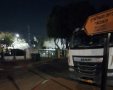 משאית אשפה חונה בכניסה לחלקה הצבאית באשדוד