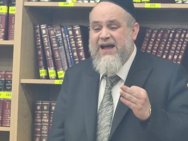 רבי יעקב ראם שראבני בשיעורו. א' מיכאלי