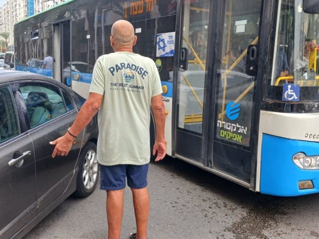 רכב סורר מפריע לתנועה. א' מיכאלי