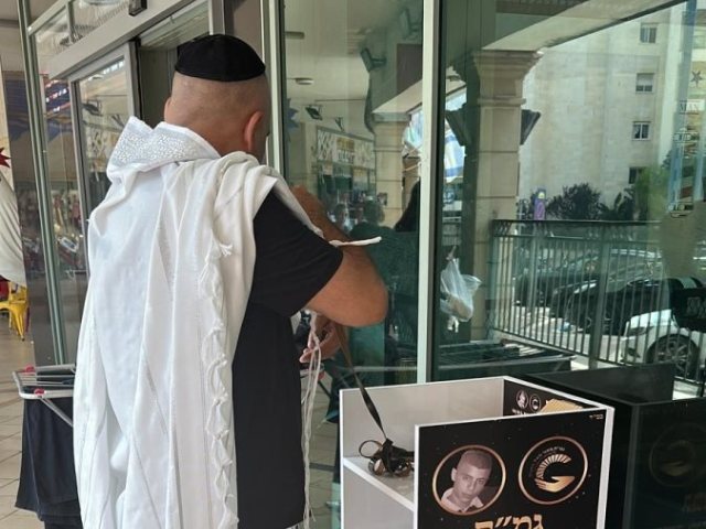 עמדות להנחת תפילין חסדי מאור מאיר. א' מיכאלי