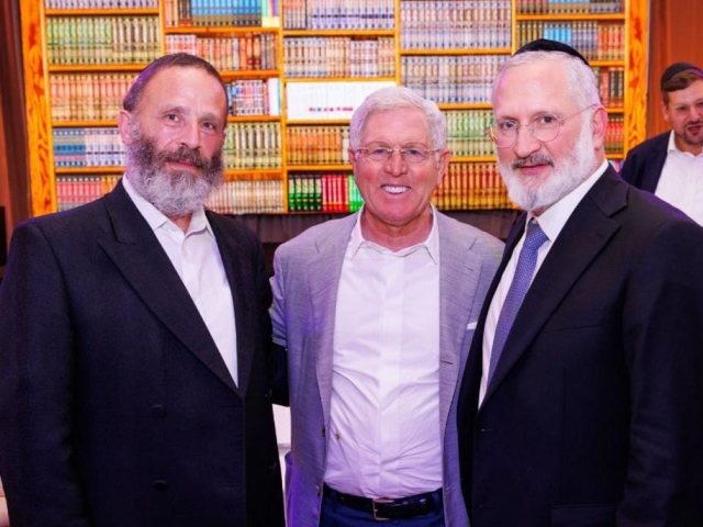 יוסי לנדא בועידה. המצלם