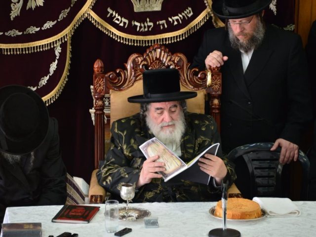 האדמו"ר מויזניץ בעיר. יוסי לוי