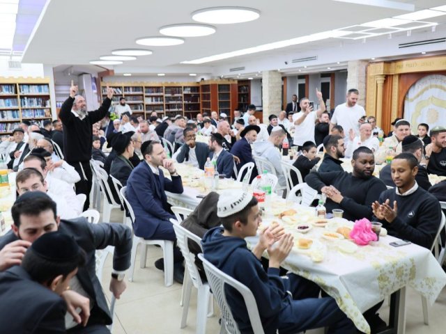 באדיבות המצלם