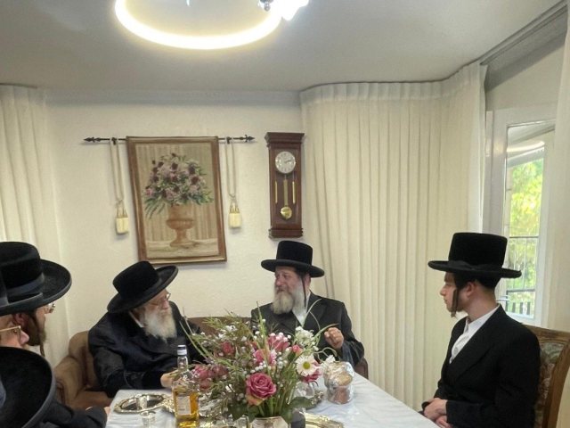 מעמד ה'לחיים'. צילום: דף הטוויטר של מוישי ויסברג 