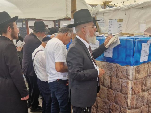 הרב עובדיה דהן על ציון האור החיים. מ מיכאלי