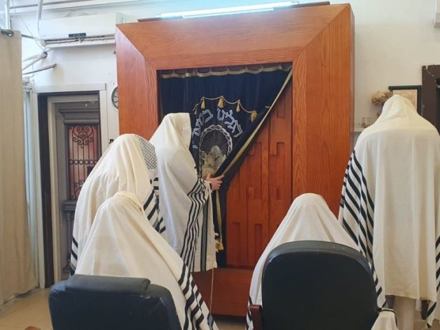 מקום של חסד תורה ותפילה. בית הכנסת במתחם המגורים של גולדברג. אלבום פרטי