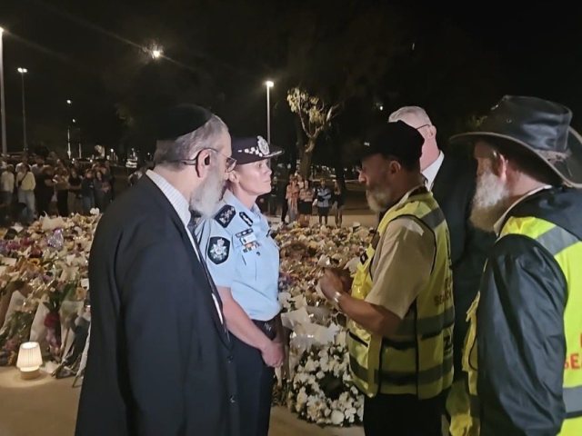 יוסי לנדאו בזירת הפיגוע באוסטרליה 