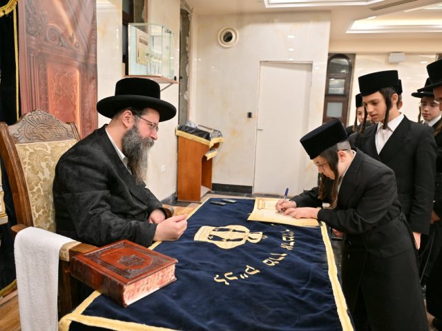 מעמד פתיחת הישיבה. צילום: יהושע פרוכטר