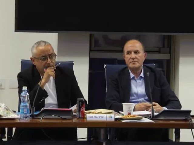 ישיבת מועצה - ראש העיר, לסרי והממ"ק , גבי כנפו