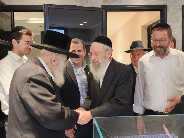 באדיבות המצלם