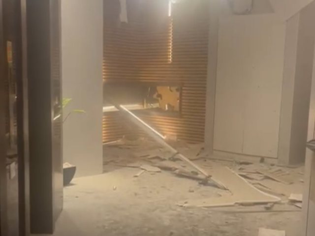 ההרס בלובי הבניין (צילום מהרשתות החברתיות על פי סעיף 27א)